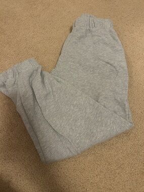 Brandy Melville Light Gray Cropped Sweatpants